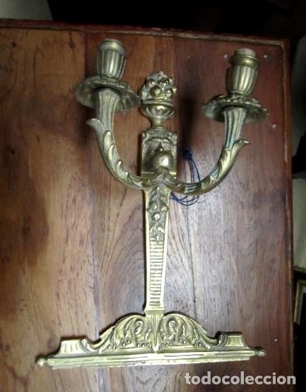 Antig&uuml;edades: Pareja de apliques de bronce, antiguos - Foto 2