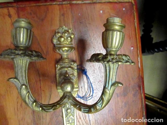 Antig&uuml;edades: Pareja de apliques de bronce, antiguos - Foto 3