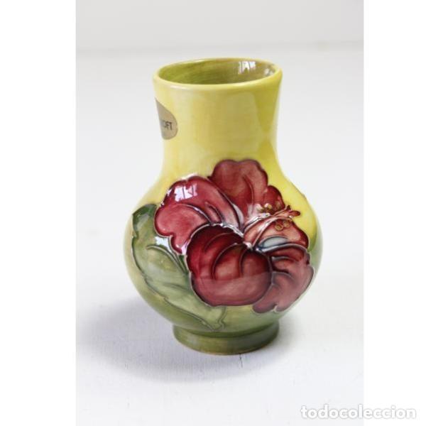 Antig&uuml;edades: Antiguo jarr&oacute;n Moorcroft - Foto 2