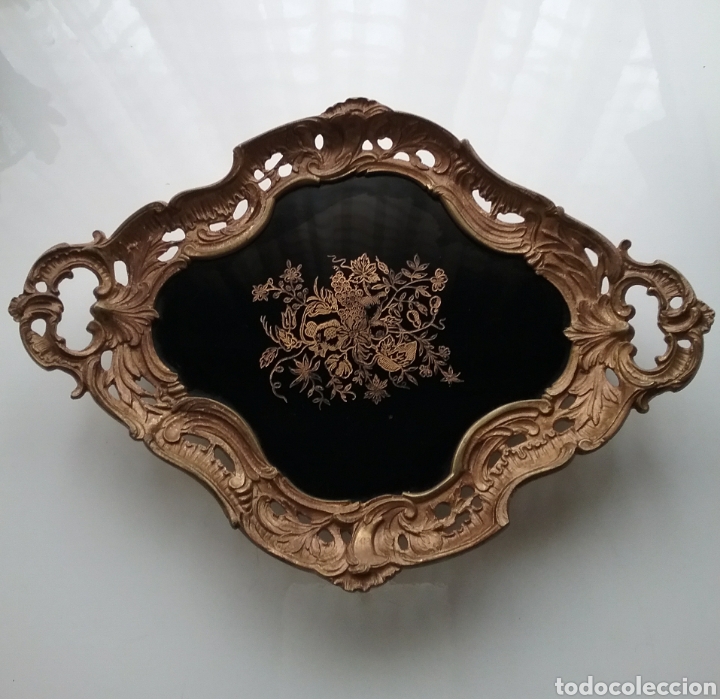 Antig&uuml;edades: Centro de mesa en bronce con cristal en relieve. - Foto 1