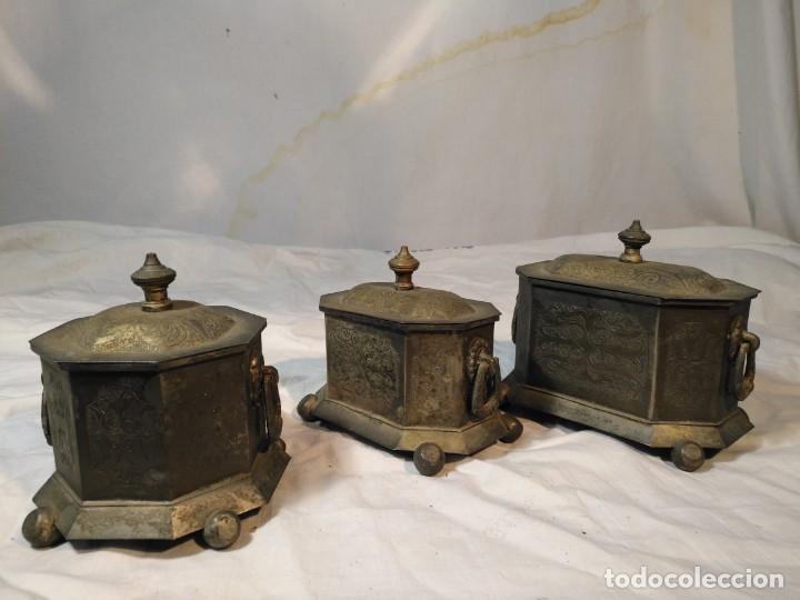 Antiquit&eacute;s: Lote de 3 cajas met&aacute;licas cinceladas