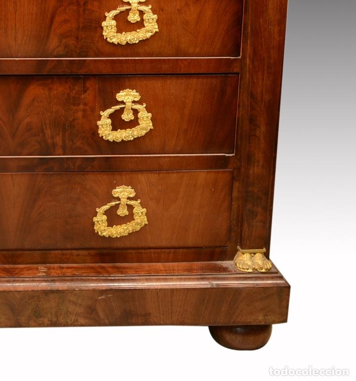 Antig&uuml;edades: COMODA EN CAOBA Y BRONCE DORADO ESTILO IMPERIO - Foto 2