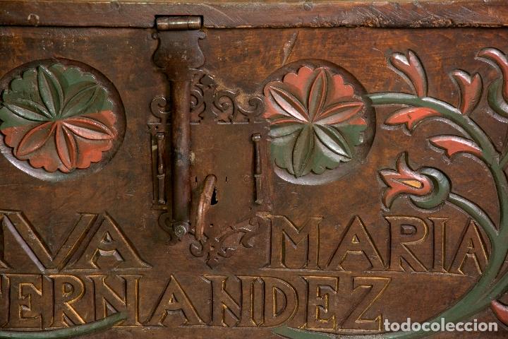 Antig&uuml;edades: ARCA EN MADERA TALLADA Y POLICROMADA. SALAMANCA - Foto 4