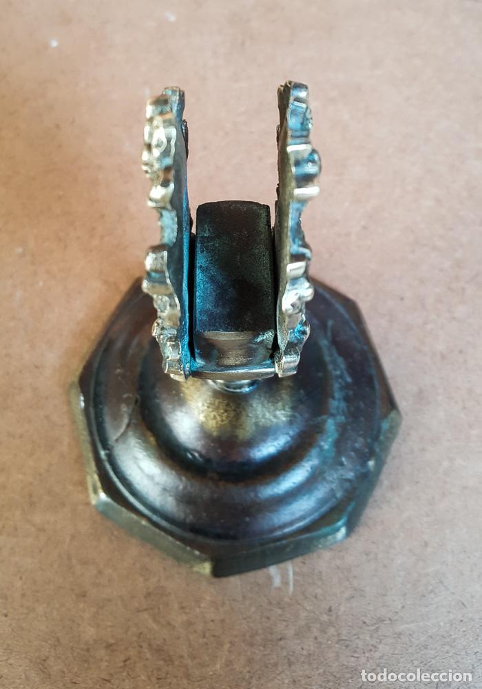 Antig&uuml;edades: SOPORTE DE BRONCE - Foto 2