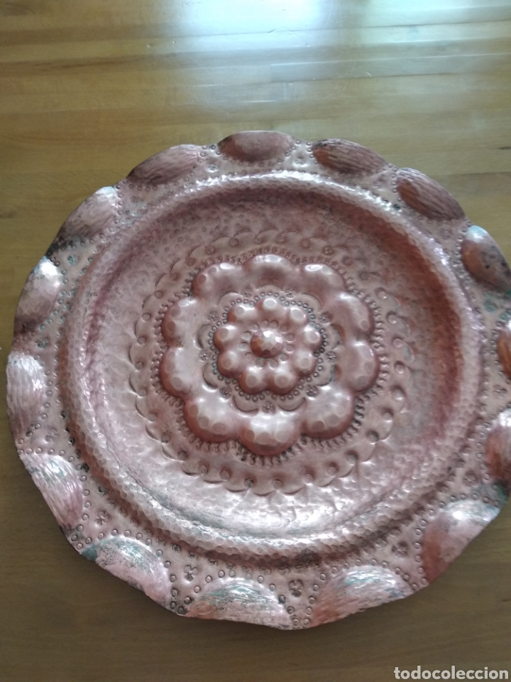 Antig&uuml;edades: Plato de decoraci&oacute;n de bronce - Foto 1