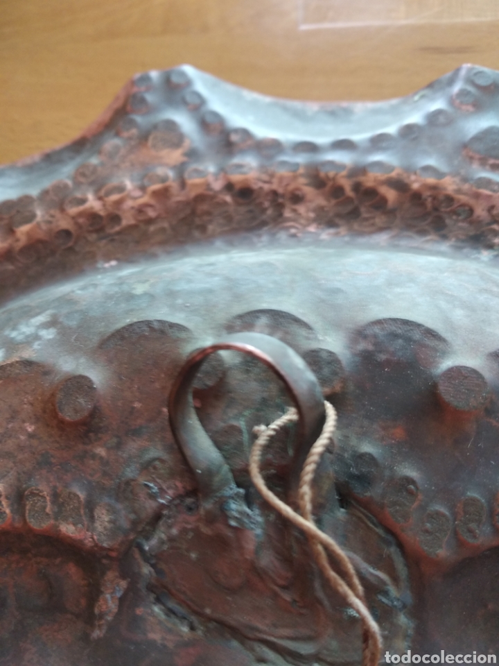 Antig&uuml;edades: Plato de decoraci&oacute;n de bronce - Foto 4