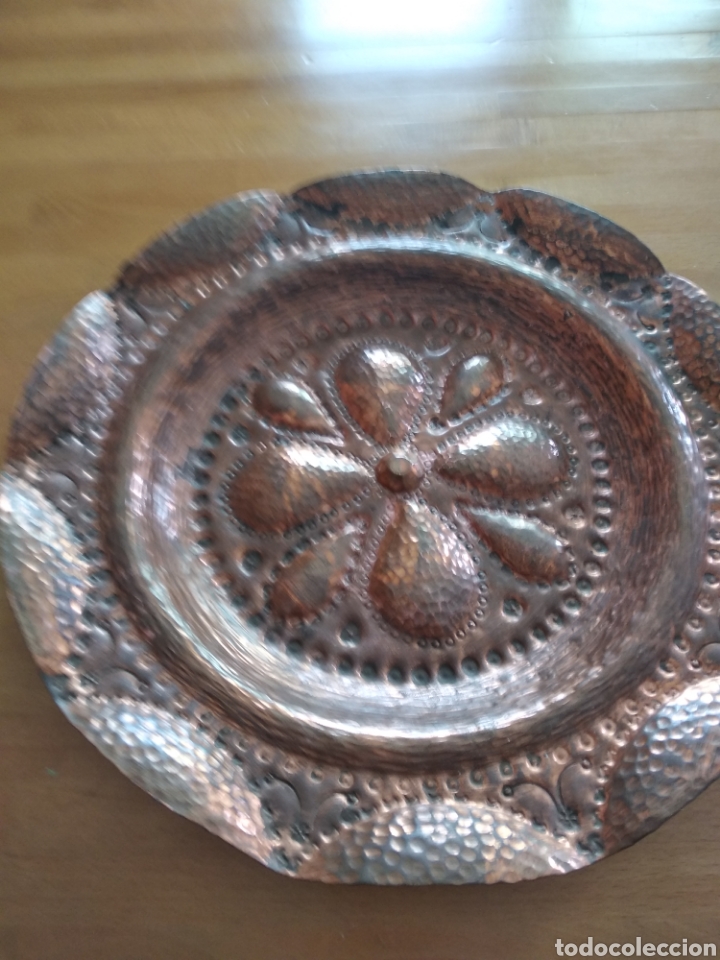 Antig&uuml;edades: Plato de bronce, se puede colgar - Foto 1