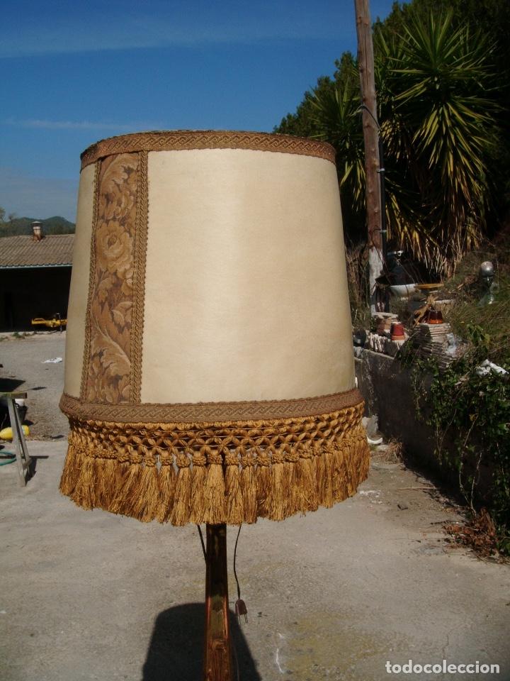 Antig&uuml;edades: L&aacute;mpara de pie de madera - Foto 2