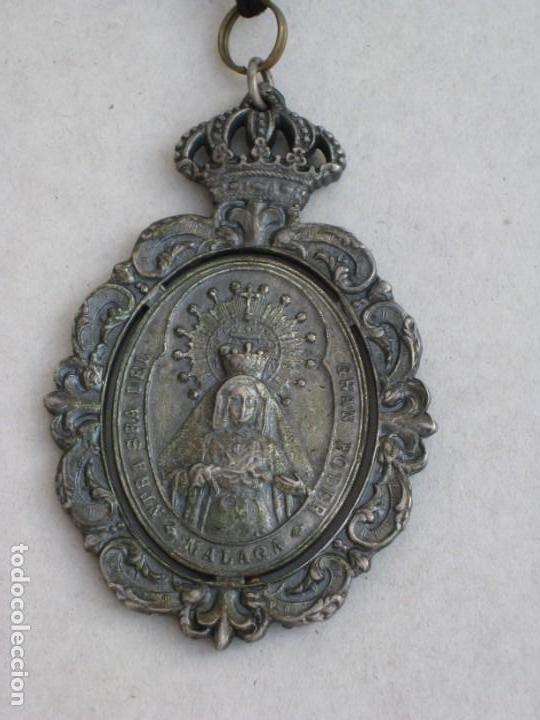 Antig&uuml;edades: Medalla Nuestra Se&ntilde;ora del Gran Poder. M&aacute;laga. - Foto 2