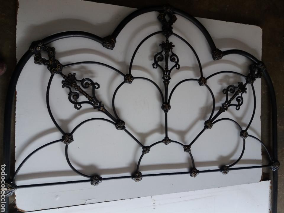 Antig&uuml;edades: Cabezal de Cama de hierro - Foto 2