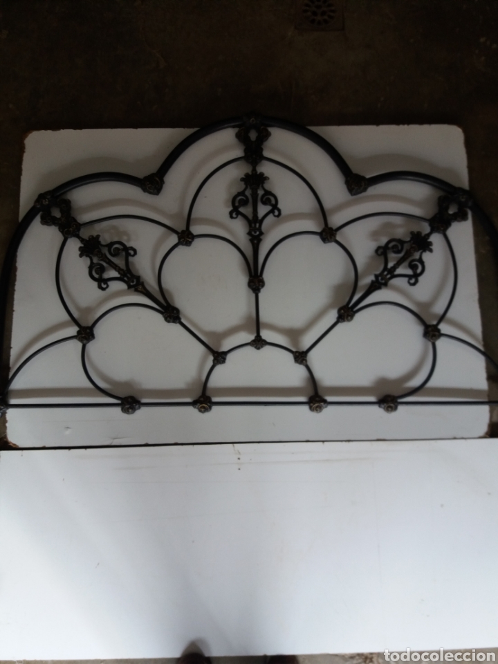 Antig&uuml;edades: Cabezal de Cama de hierro - Foto 1