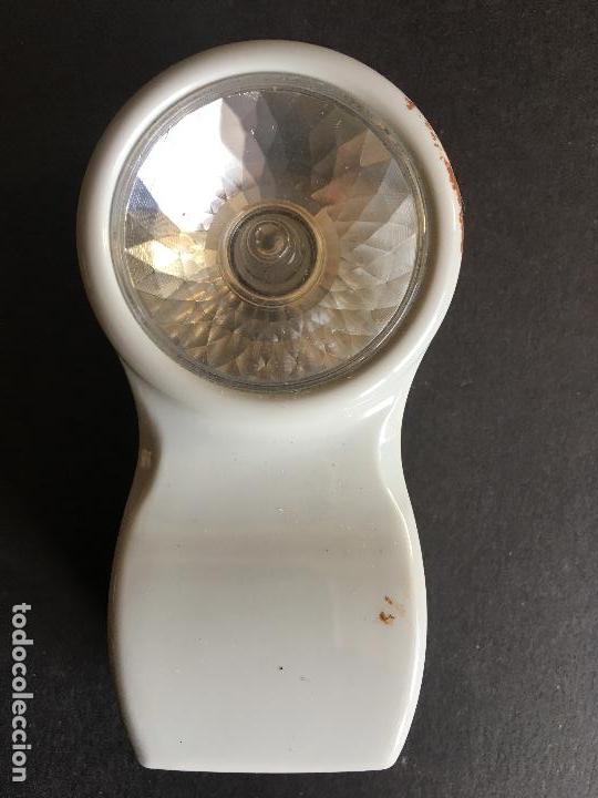 Antig&uuml;edades: PEQUE&Ntilde;A Y ANTIGUA LINTERNA DE PL&Aacute;STICO, FUNCIONA - Foto 1