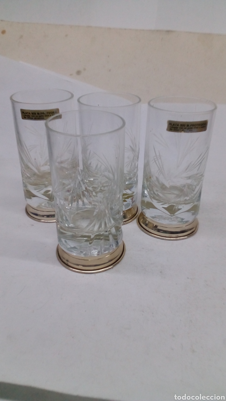 Antig&uuml;edades: 4 Basos de chupito con base de plata - Foto 1