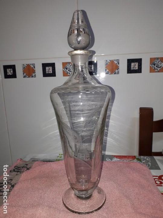 Antig&uuml;edades: antigua licorera tallada - Foto 1