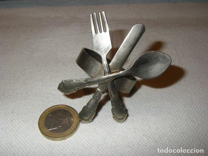 Antiquit&eacute;s: Bonito servilletero de colecci&oacute;n, metal plateado.