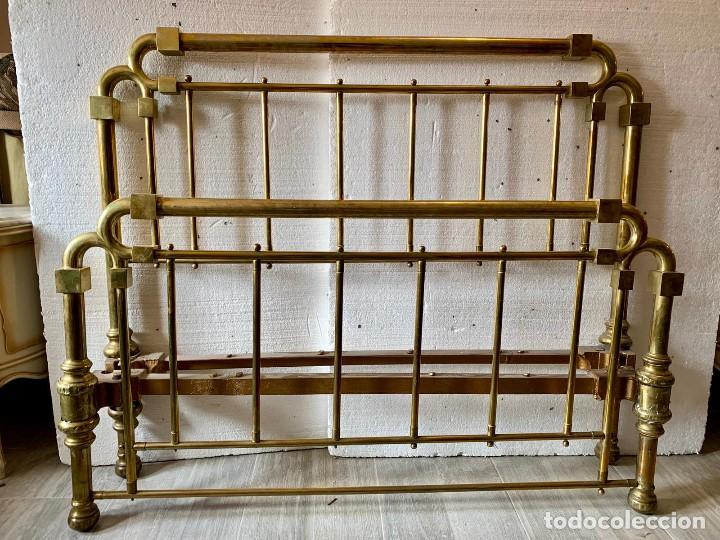 Antig&uuml;edades: CAMA DE BRONCE MACIZO - Foto 1