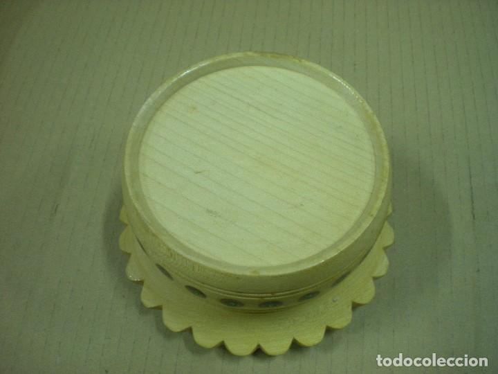 Antig&uuml;edades: TARRO DE MADERA CON DAMASQUINADO D 11CM - Foto 3