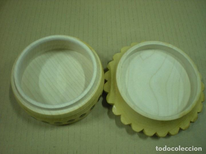 Antig&uuml;edades: TARRO DE MADERA CON DAMASQUINADO D 11CM - Foto 4