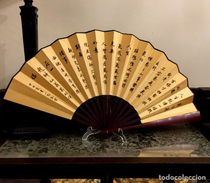 Antig&uuml;edades: GRAN ABANICO EN MADERA DE BAMB&Uacute; Y SEDA PINTADA A MANO. - Foto 5