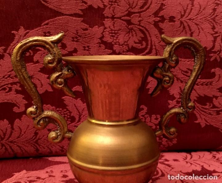 Antig&uuml;edades: ANTIGUO JARR&Oacute;N - FLORERO DE BRONCE. - Foto 2