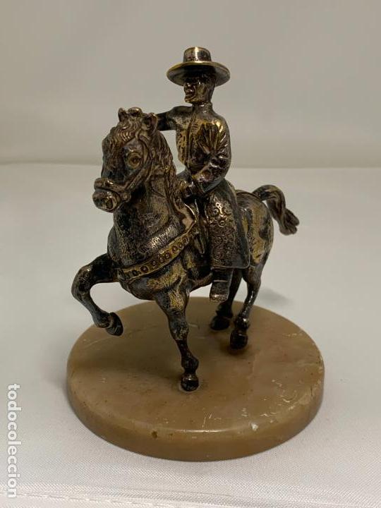 Antiques: JINETE ANDALUZ EN BRONCE O LAT&Oacute;N  SOBRE PEANA DE MARMOL , MEDIDAS 8,5 X 12 CM