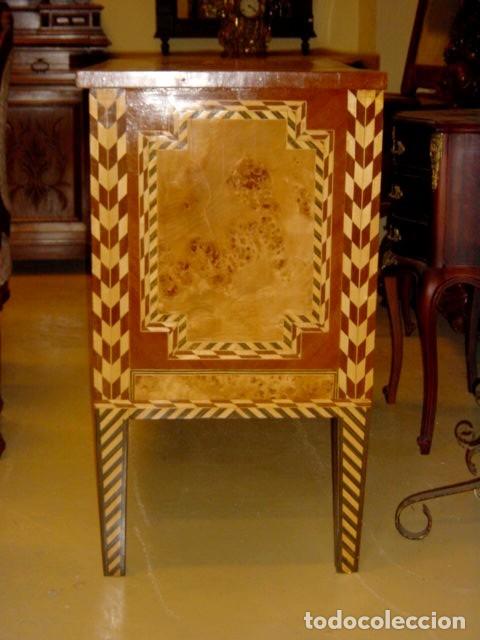 Antig&uuml;edades: Comoda portuguesa taraceada - Foto 2