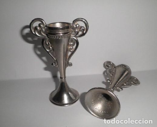 Antig&uuml;edades: JARRONES (DOS) EN METAL PLATEADO - Foto 3