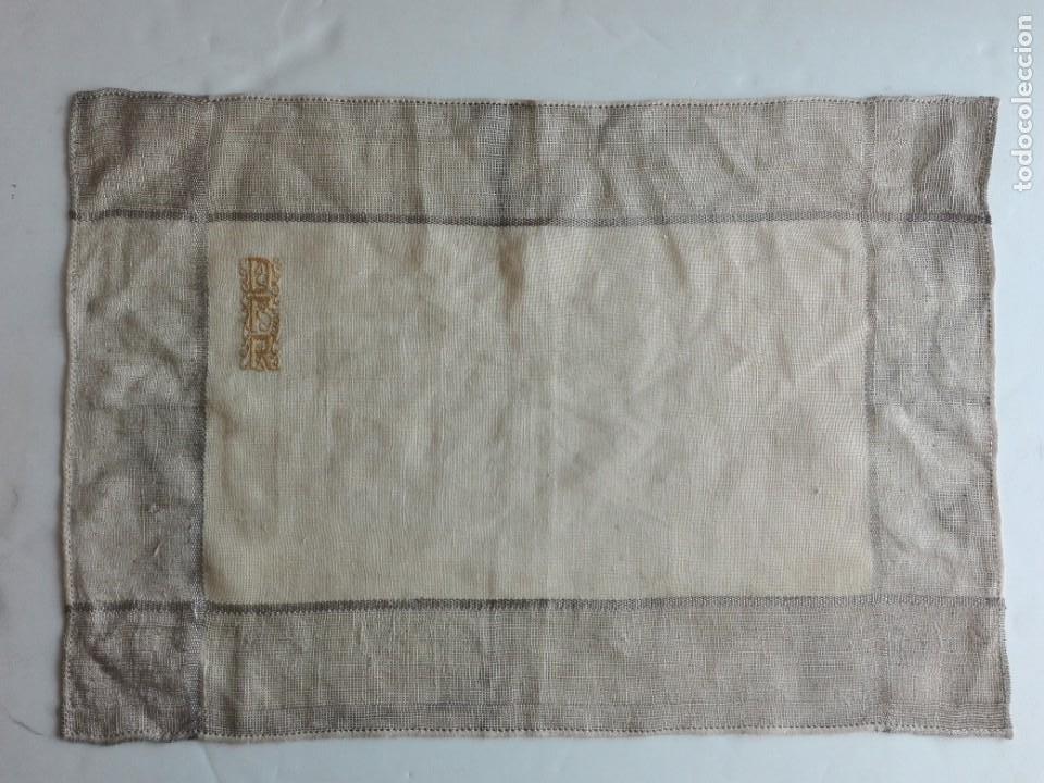 Antig&uuml;edades: Pa&ntilde;uelo de hilo brocado bordado - Foto 1