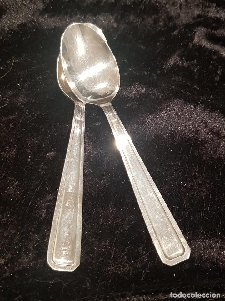 Antig&uuml;edades: Dos cucharas de postre , ba&ntilde;o de plata. - Foto 1