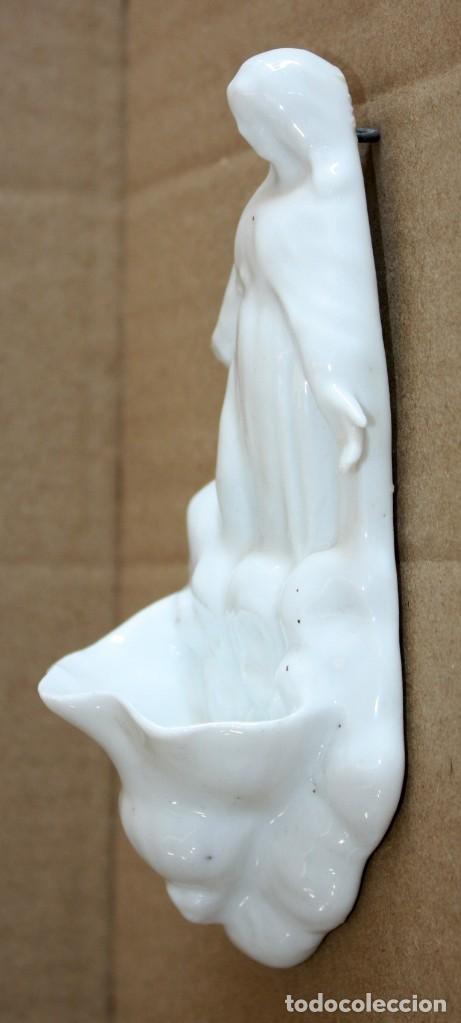 Antig&uuml;edades: BENDITERA DE PORCELANA-VIRGEN. - Foto 3
