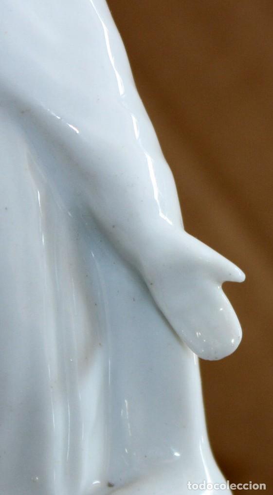 Antig&uuml;edades: BENDITERA DE PORCELANA-VIRGEN. - Foto 4