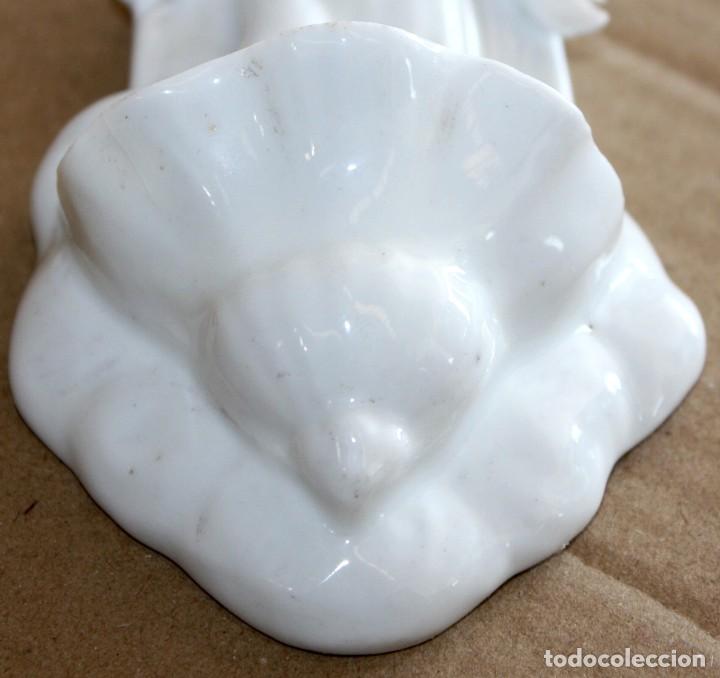 Antig&uuml;edades: BENDITERA DE PORCELANA-VIRGEN. - Foto 6