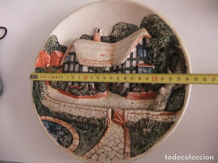 Antig&uuml;edades: plato de colgar en relieve - Foto 3