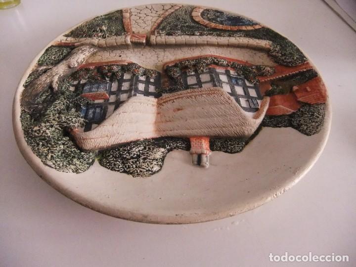 Antig&uuml;edades: plato de colgar en relieve - Foto 4