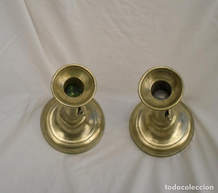 Antig&uuml;edades: pareja de candelabros antiguos - Foto 3