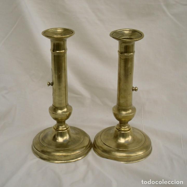 Antig&uuml;edades: pareja de candelabros antiguos - Foto 4