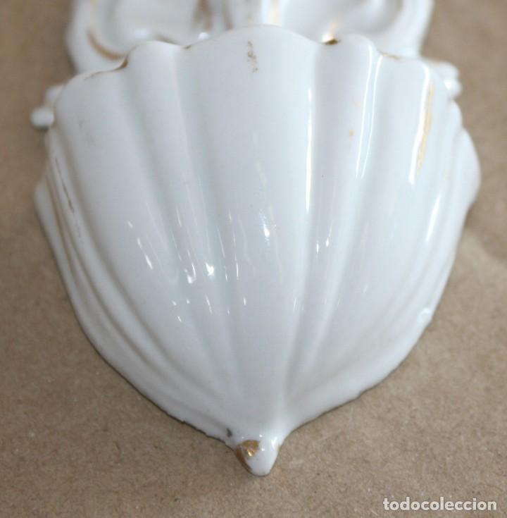 Antig&uuml;edades: BENDITERA DE PORCELANA-JESUCRISTO. - Foto 3