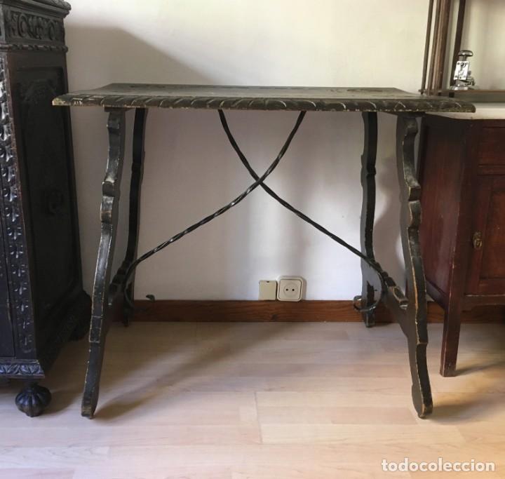 Antig&uuml;edades: Mesa auxiliar bargue&ntilde;era - Foto 3