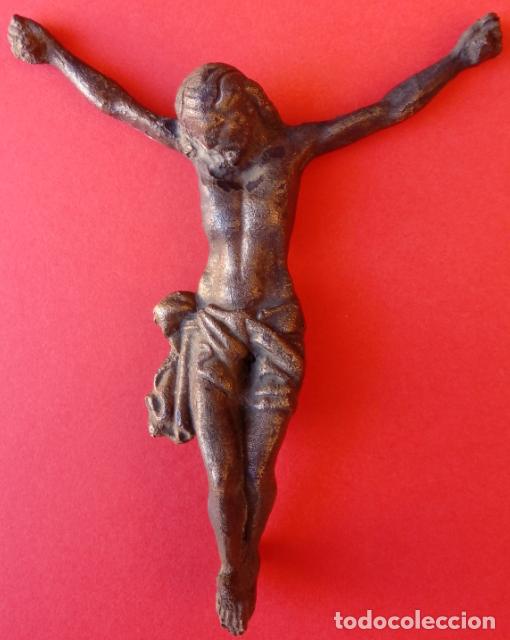 Antig&uuml;edades: CRUCIFICADO DE BRONCE S.XIX. 11 CMS DE ALTO. - Foto 1