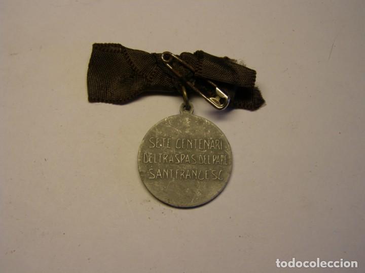 Antig&uuml;edades: Antigua medalla de San Francisco de Asis. - Foto 2