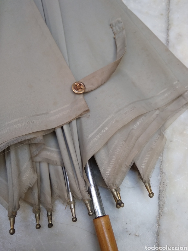 Antig&uuml;edades: Sombrilla nylon mango de bamb&uacute; - Foto 3