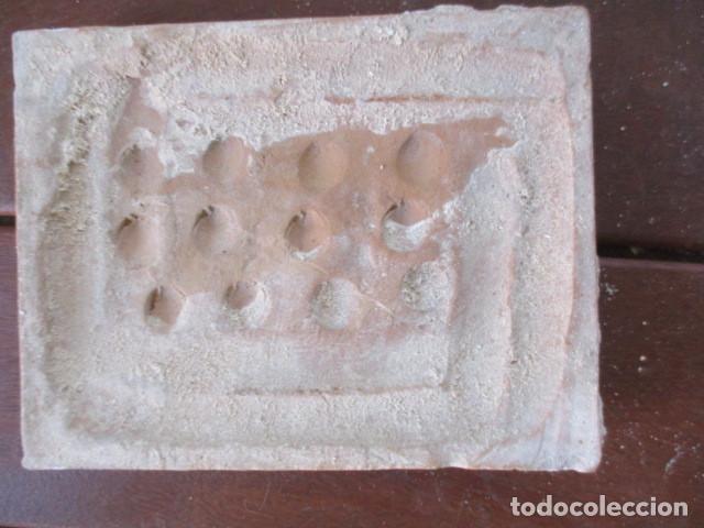 Antig&uuml;edades: Azulejo Triana numero - Foto 2