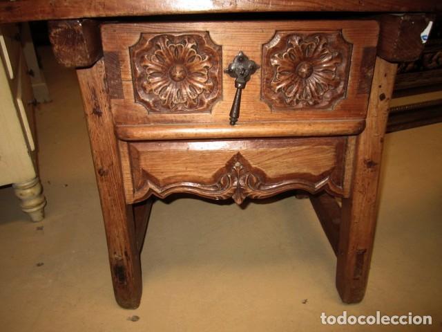 Antig&uuml;edades: Mesa tocinera rustica antigua tallada - Foto 6
