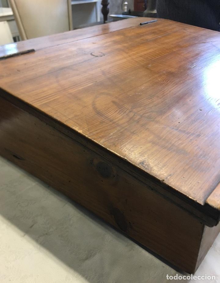 Antig&uuml;edades: Escritorio port&aacute;til de madera - Foto 2