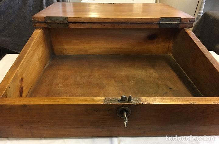 Antig&uuml;edades: Escritorio port&aacute;til de madera - Foto 4