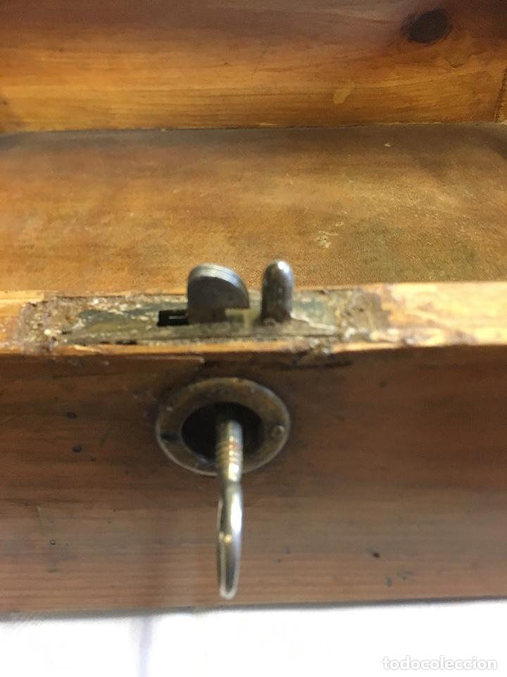 Antig&uuml;edades: Escritorio port&aacute;til de madera - Foto 5