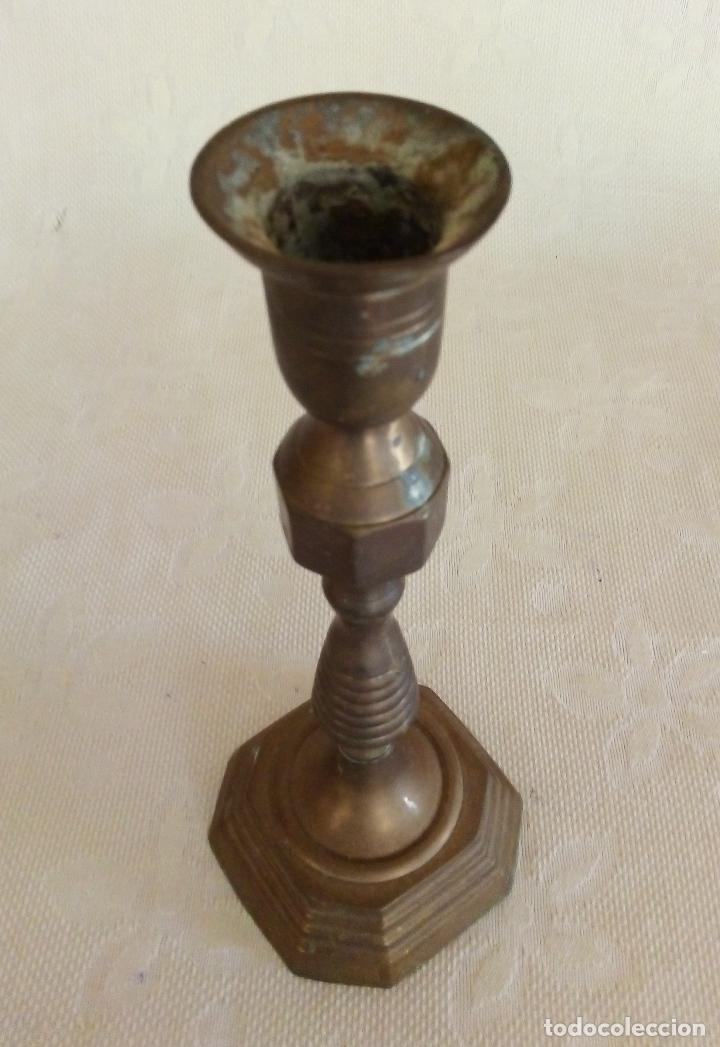 Antig&uuml;edades: PORTAVELAS BRONCE. - Foto 2