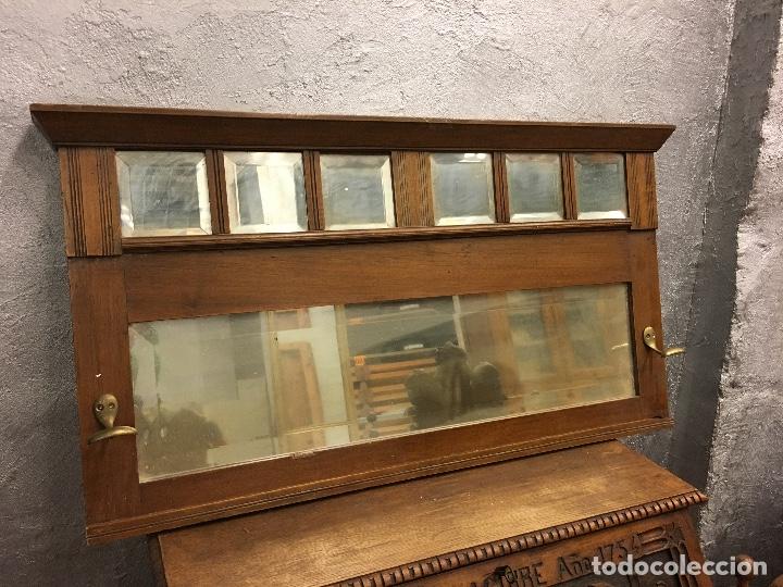 Antig&uuml;edades: Perchero de pared nogal con espejos biselados - Foto 1