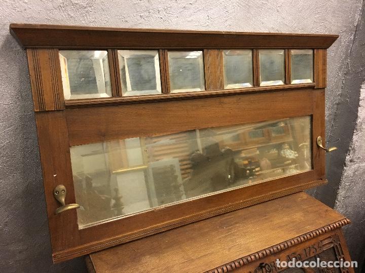 Antig&uuml;edades: Perchero de pared nogal con espejos biselados - Foto 2