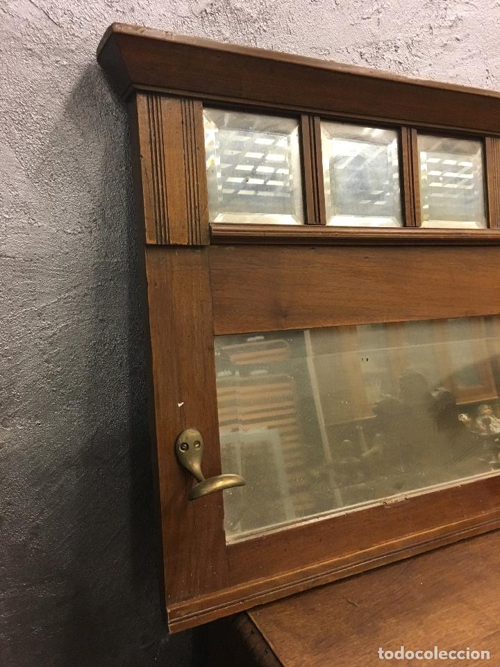 Antig&uuml;edades: Perchero de pared nogal con espejos biselados - Foto 4